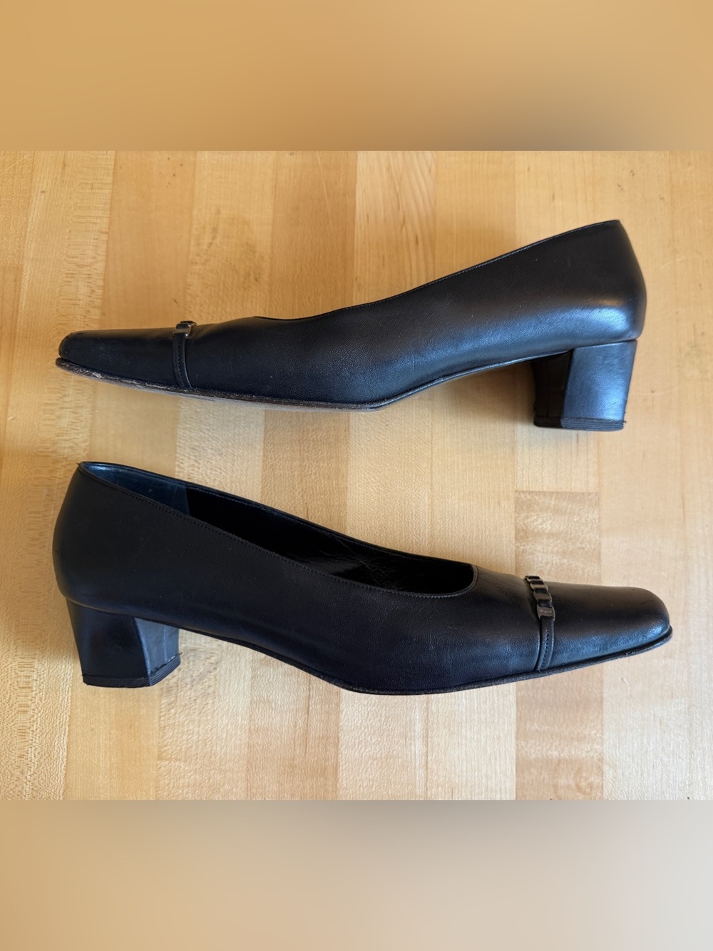Salvatore Ferragamo Boutique Leather Black Chain Pumps Low Heels 8.5 AA Italy - Picture 10 of 13